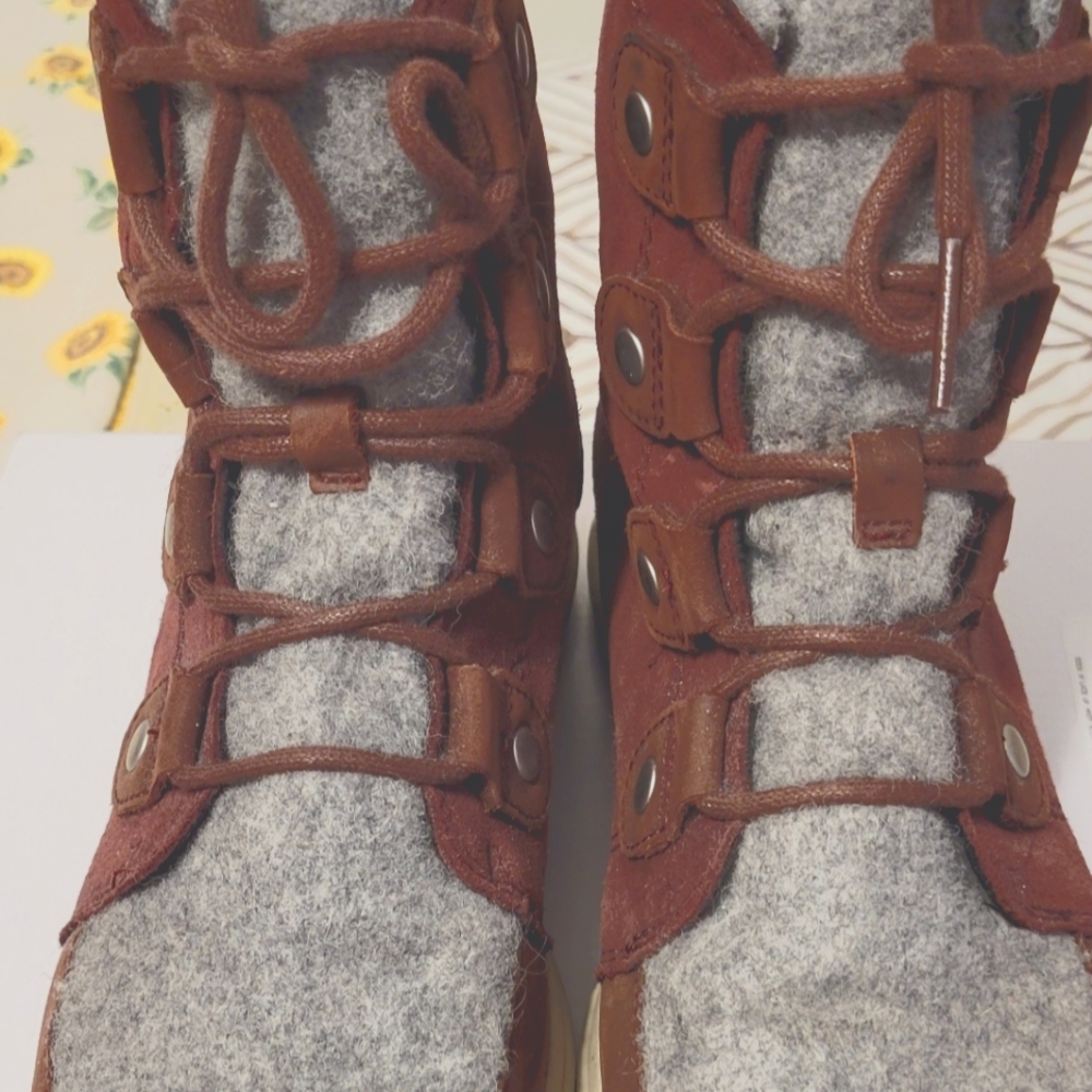 SOREL Women's Explorer Joan Felt 100g Waterproof Winter Boots size 8